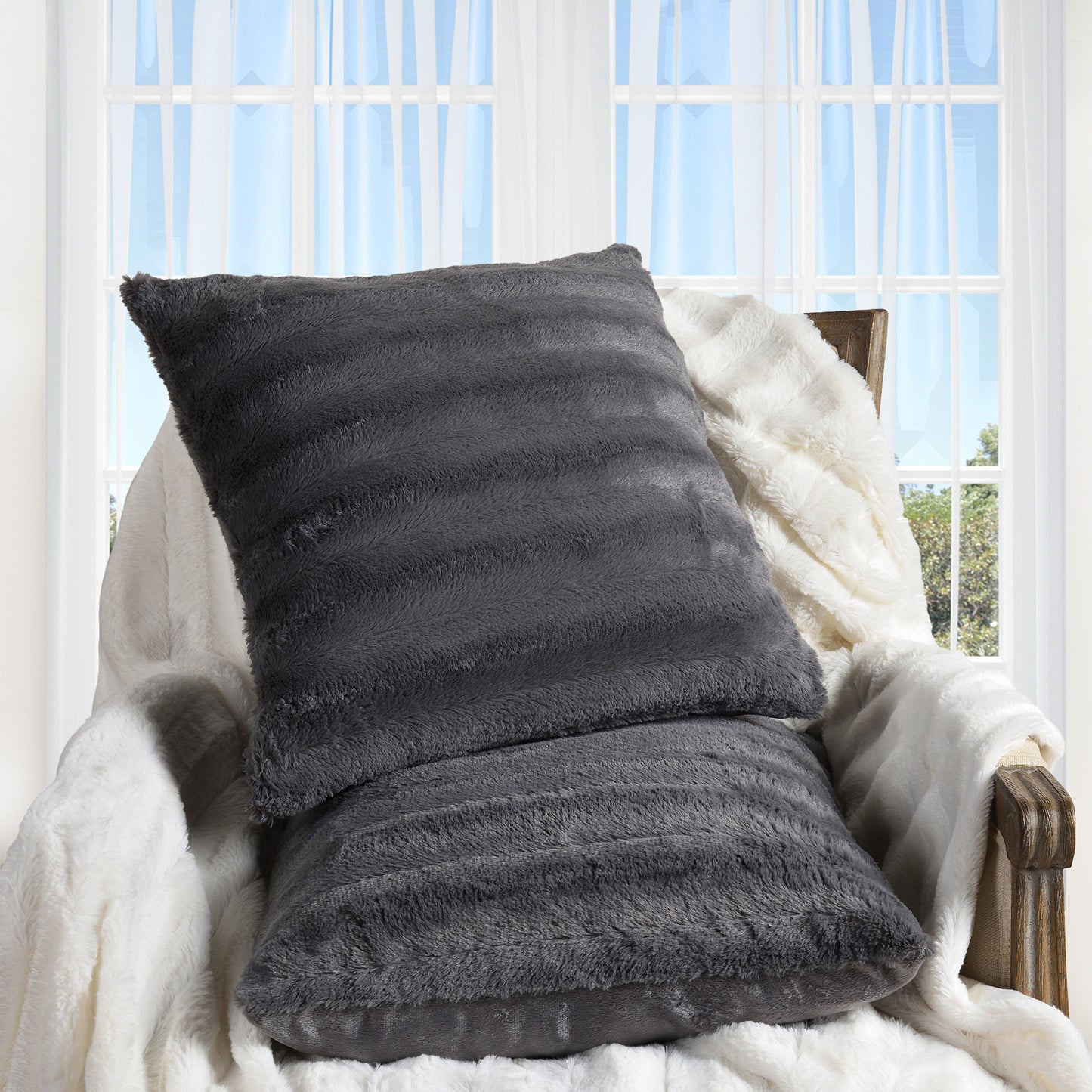 Cheer Collection Set of 2 Faux Fur Throw Pillows 22" x 22"