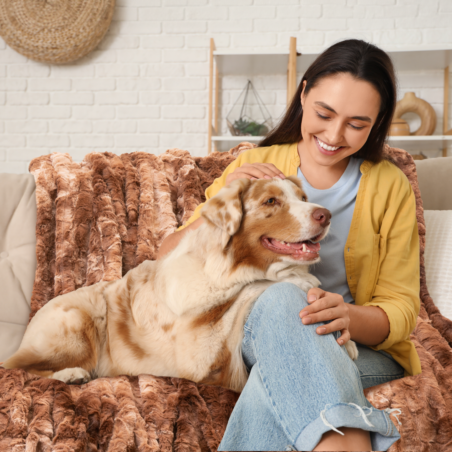 Cheer Collection Faux Fur Throw Blanket for Couch, Beds, Bedroom and Living Room