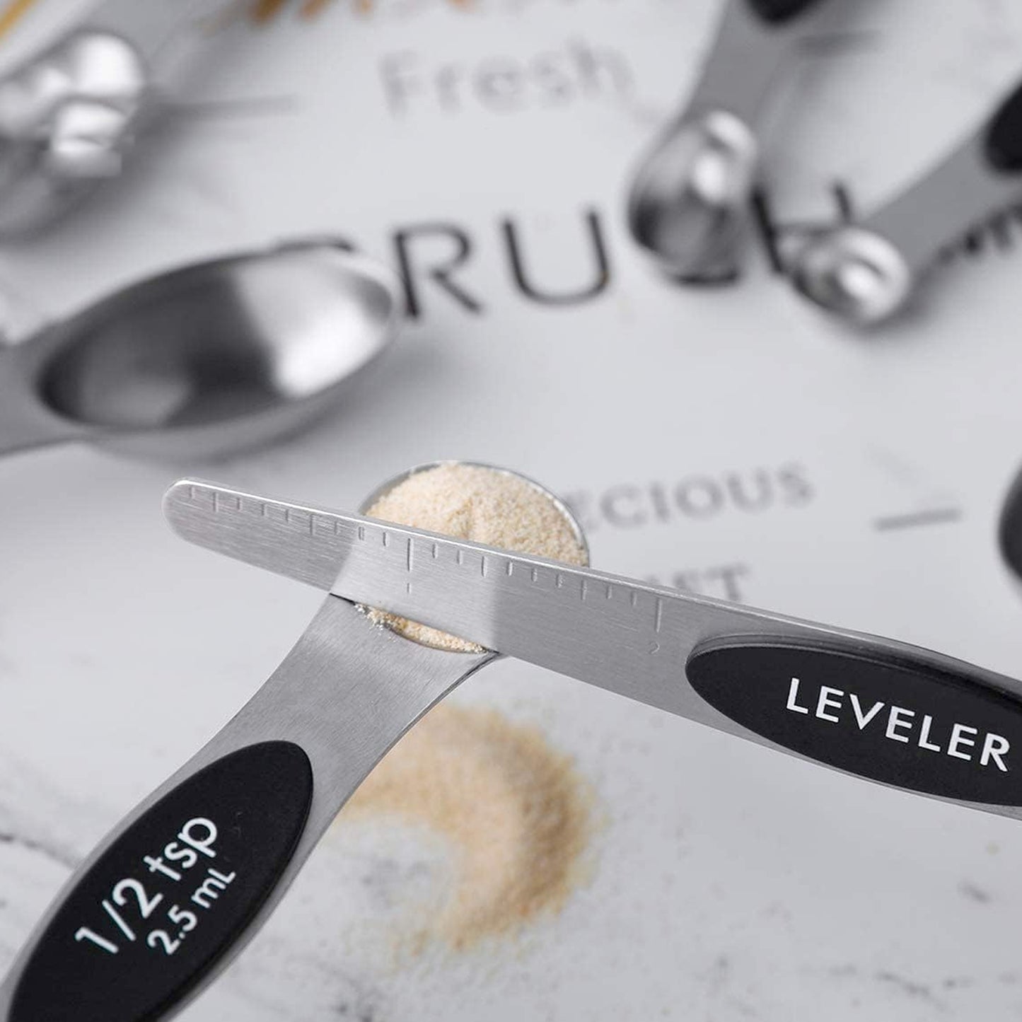 Cheer Collection Magnetic Stainless Steel Measuring Spoons Set with Leveler for Baking Cooking