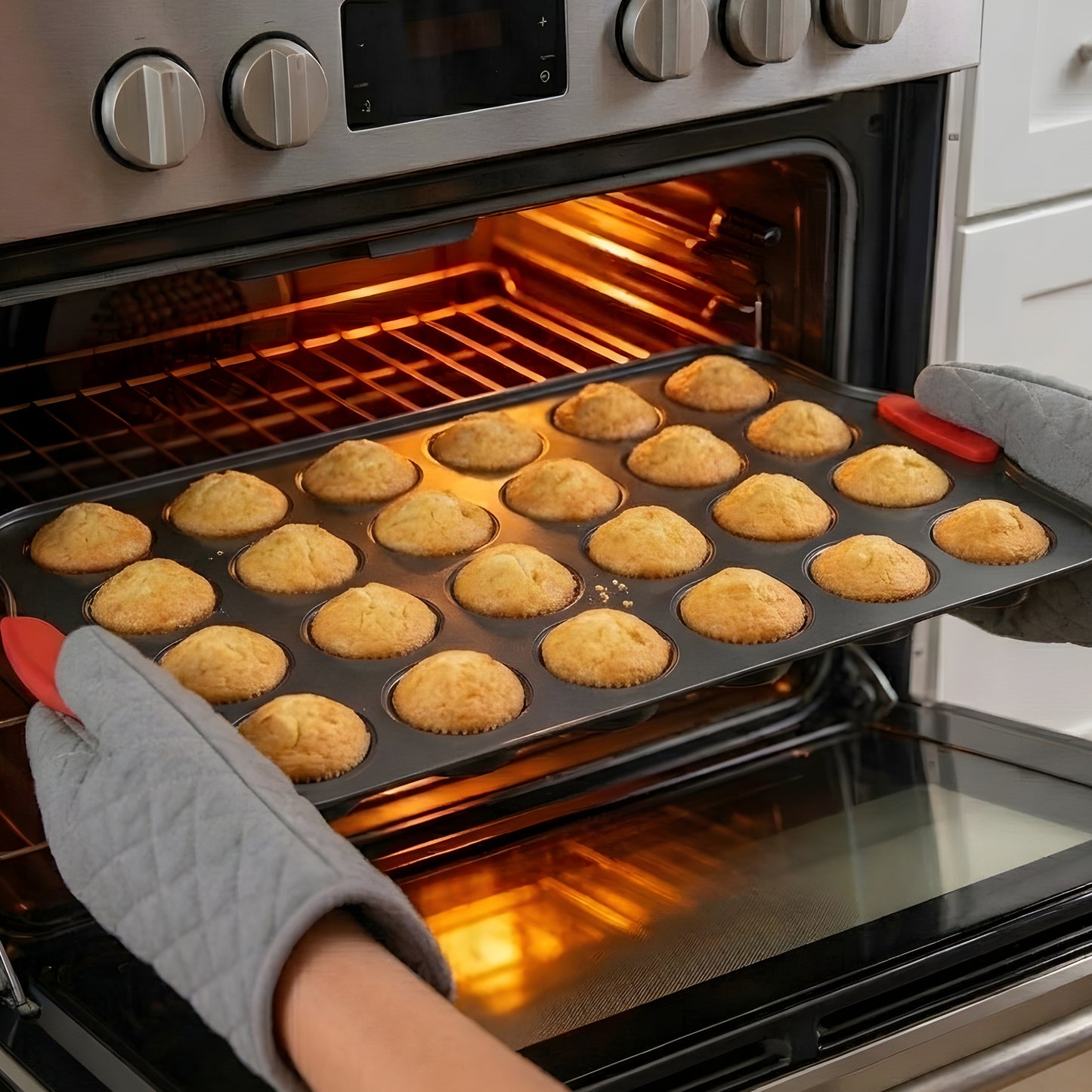 Cheer Collection 24-Cup Carbon Steel Mini Muffin Pans with Silicone Handles, Set of 2