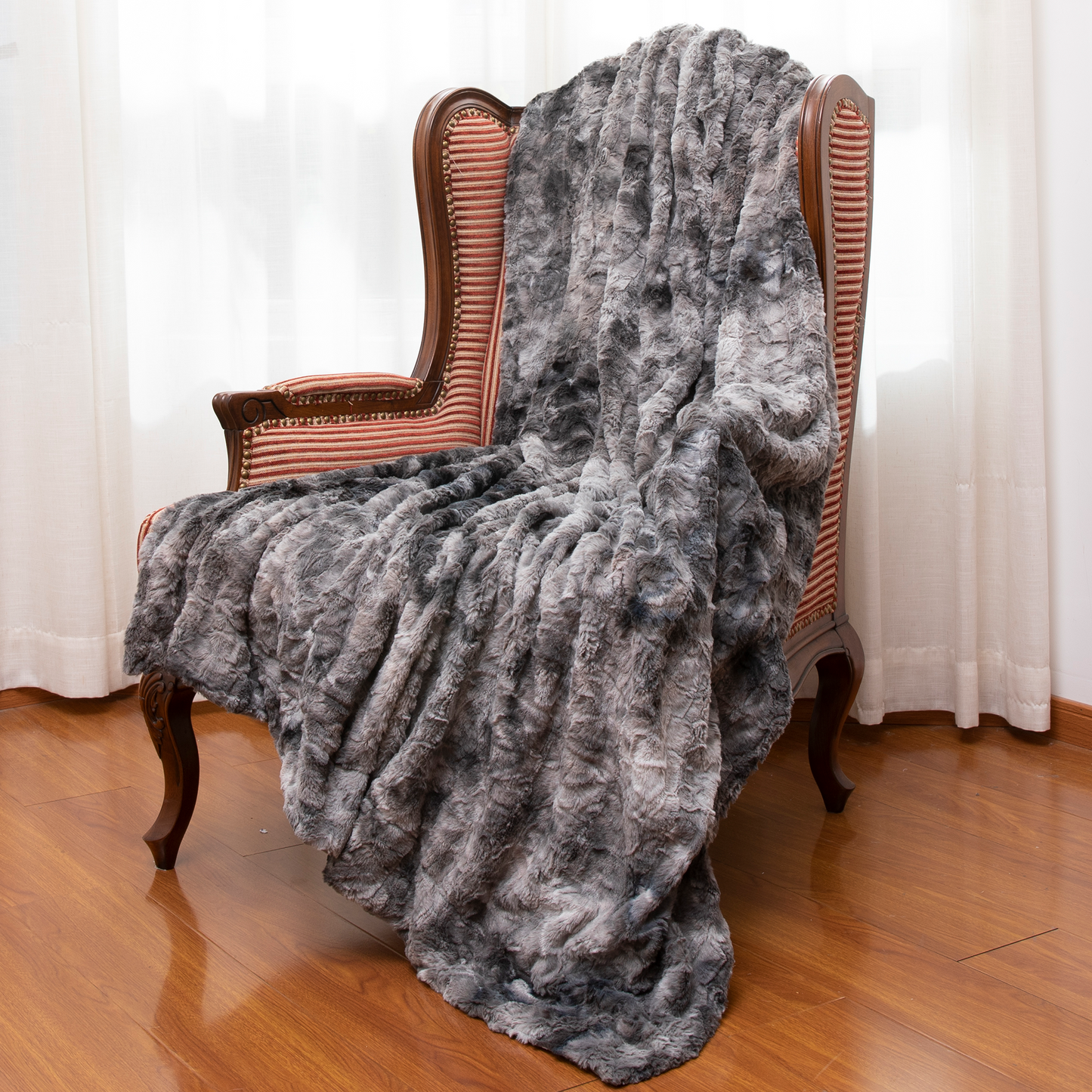 Cheer Collection Faux Fur Throw Blanket for Couch, Beds, Bedroom and Living Room