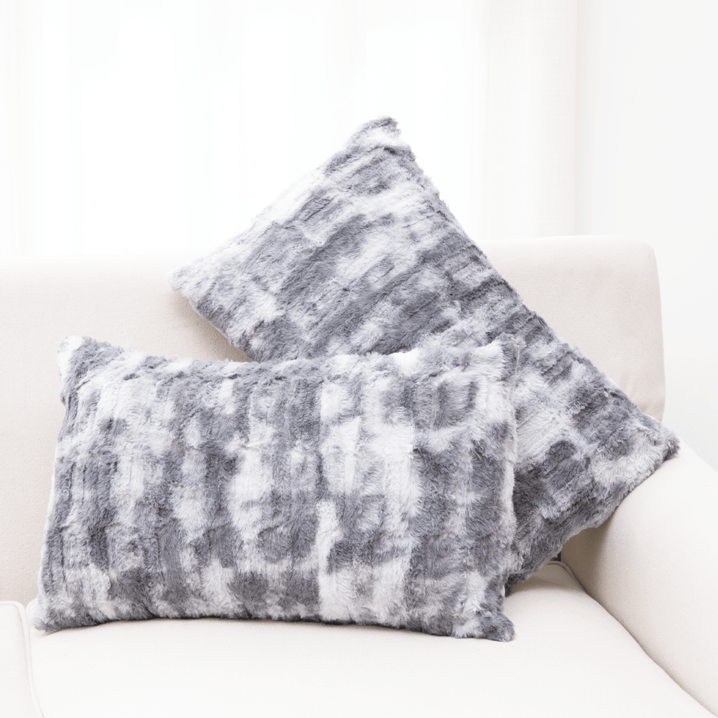Cheer Collection Faux Fur Pillows - Decorative Throw Pillows for Couch &  Bed - Machine Washable - 20 x 20 - Black (Set of 2)