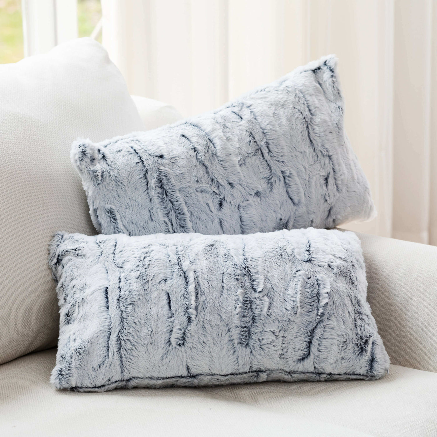 https://www.cheercollection.com/cdn/shop/products/cheer-collection-embossed-faux-fur-throw-pillows-12-x-20-whiteblue-112816_1400x.jpg?v=1672304300