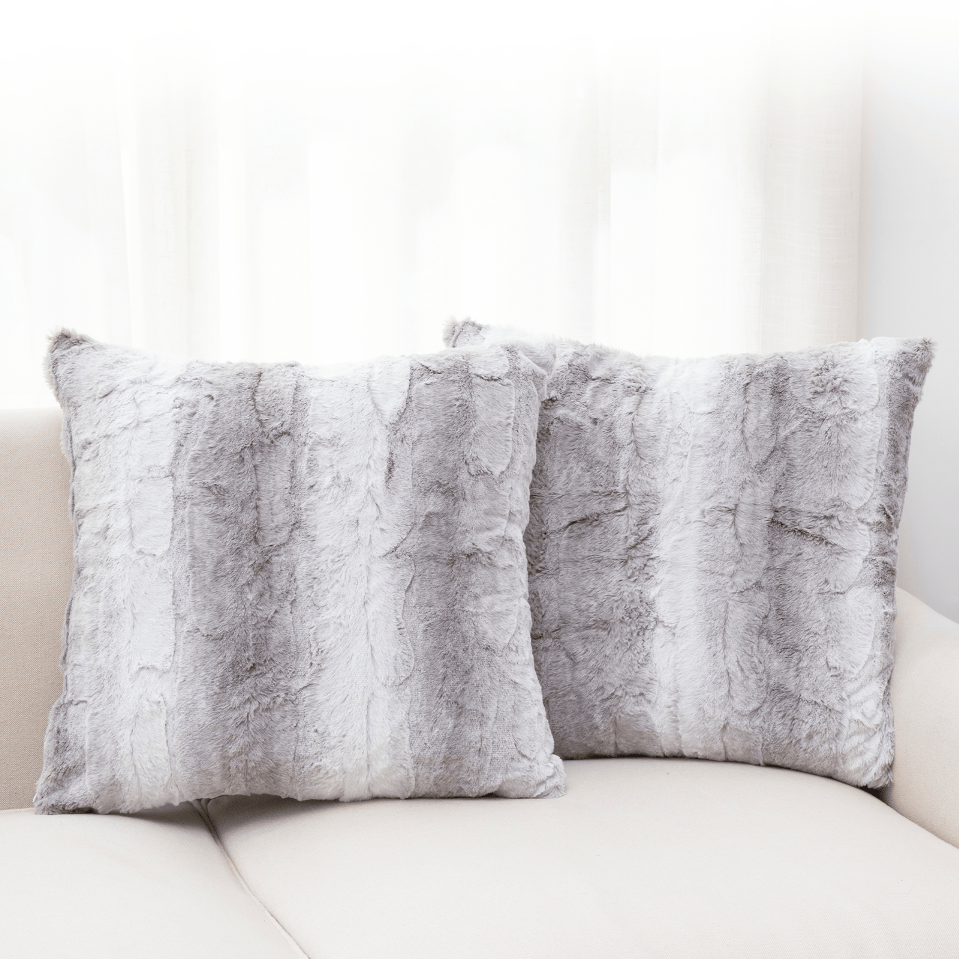 Cheer Collection Faux Fur Pillows - Decorative Round Throw Pillows for  Couch & Bed - Machine Washable - 18 - White (Set of 2)